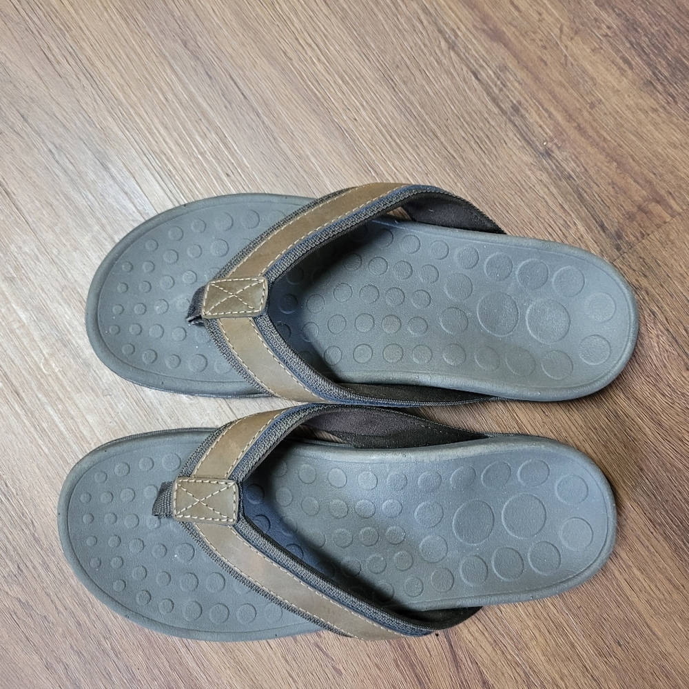 Vionic sandals ,size 8